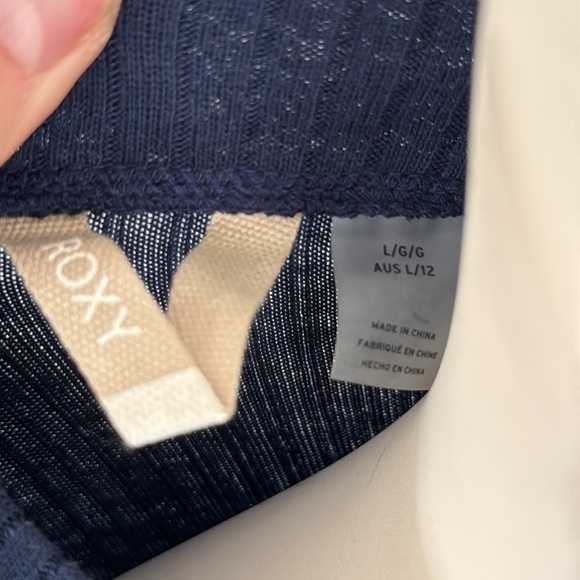 💖 2/$25 Roxy Long Sleeve Mock Neck Crop Top - Picture 5 of 5